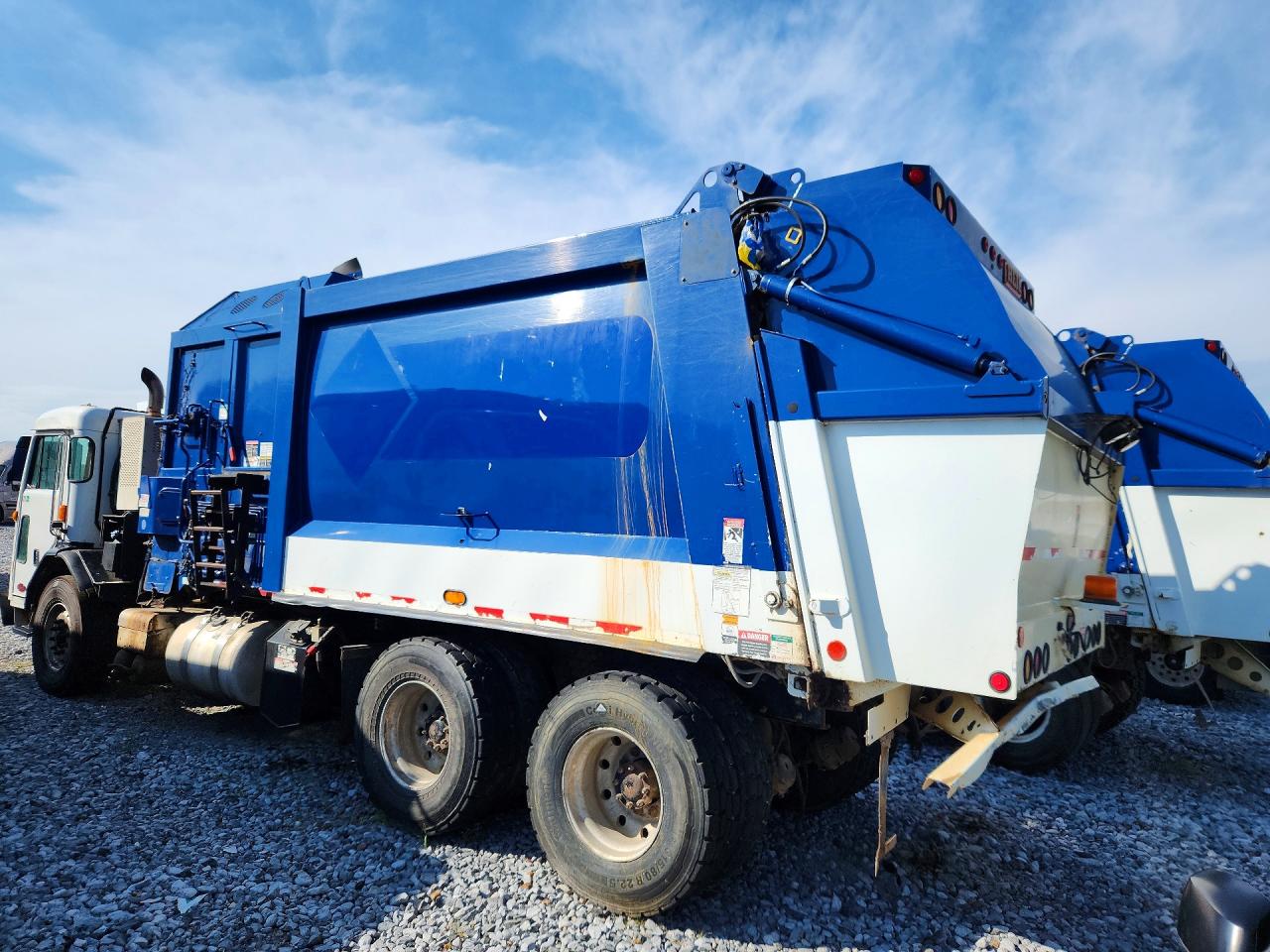 3BPZLJ0X9FF280268 · 2016 PETERBILT 320 · 2/12