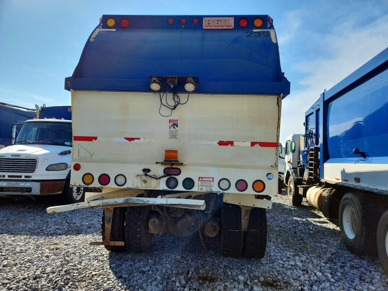 3BPZLJ0X9FF280268 · 2016 PETERBILT 320 · 6/12