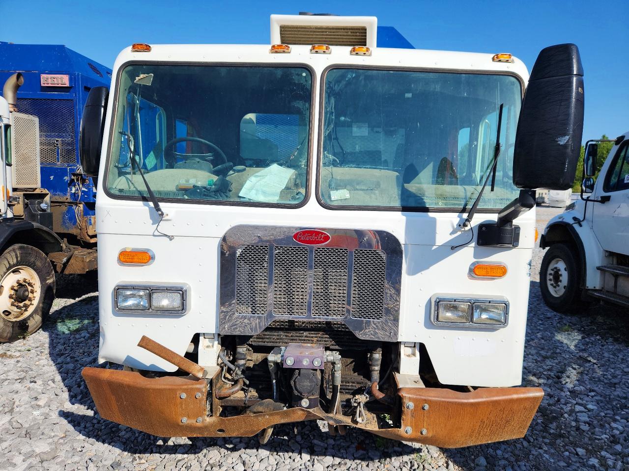 3BPZLJ0X9FF280268 · 2016 PETERBILT 320 · 5/12