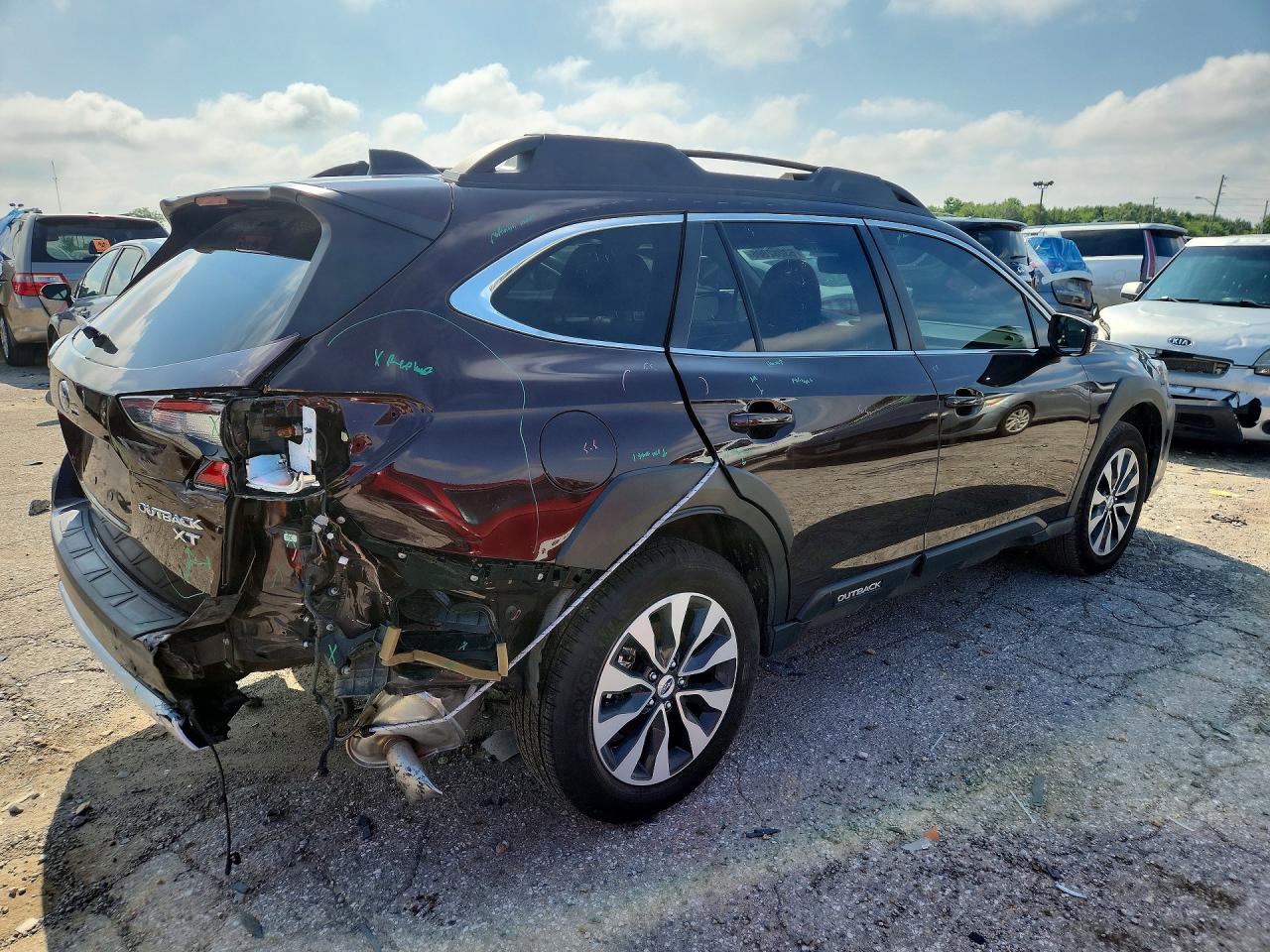 4S4BTGND4S3306331 · 2025 SUBARU OUTBACK · 3/13