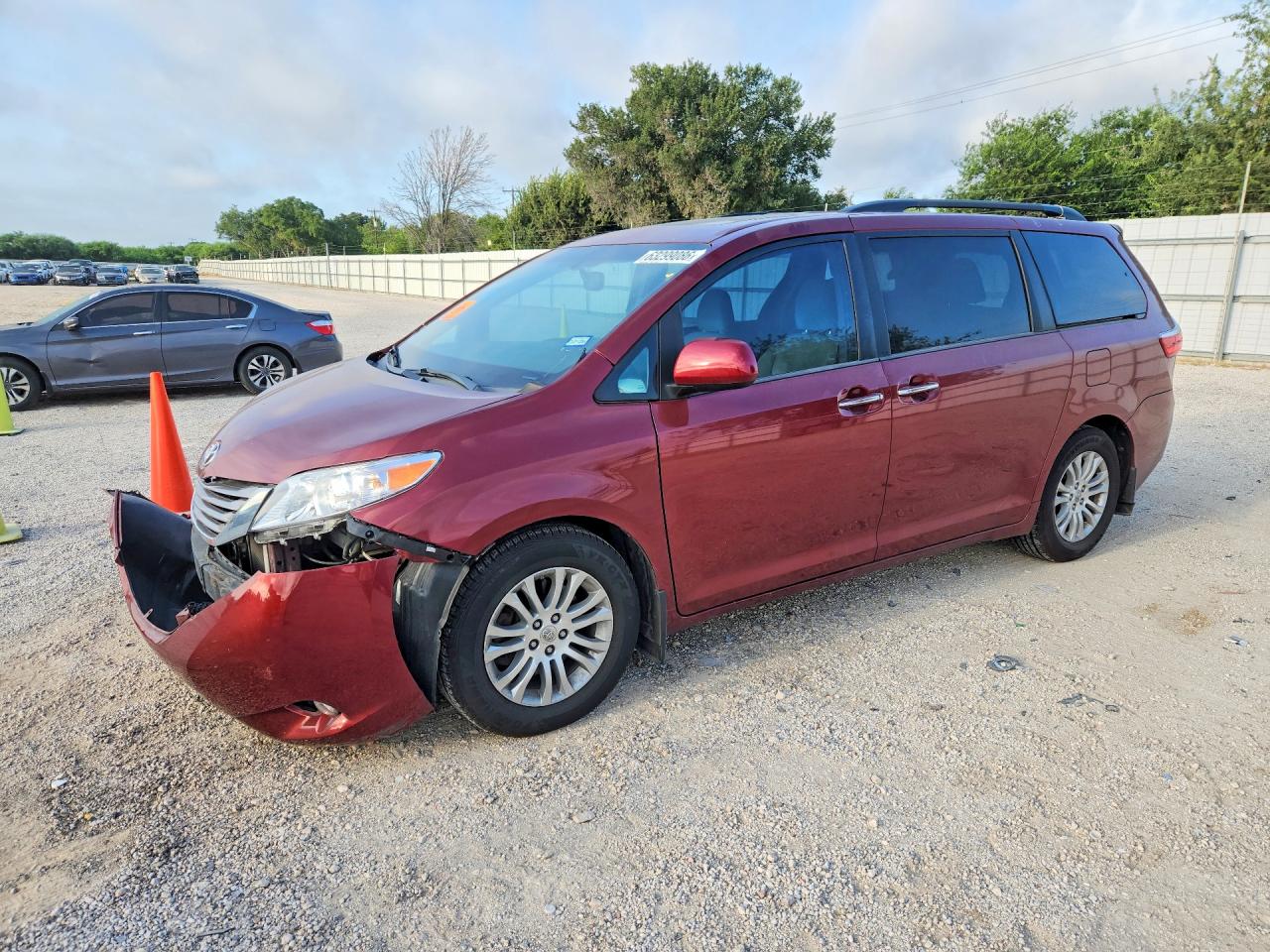 5TDYK3DC7GS756788 · 2016 TOYOTA SIENNA