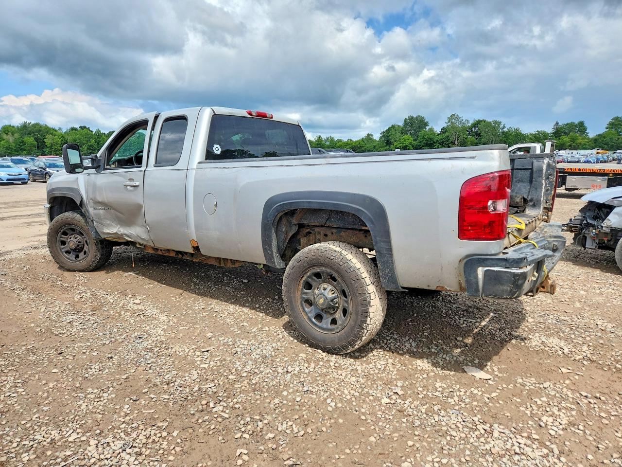 1GC5KZCG3BZ415714 · 2011 CHEVROLET SILVERADO · 2/12