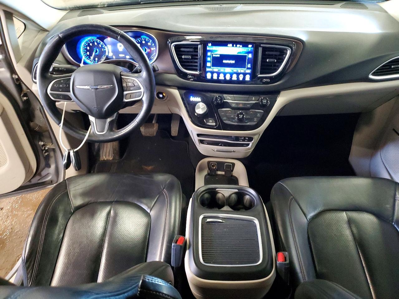 2C4RC1EG0HR511736 · 2017 CHRYSLER PACIFICA · 8/12