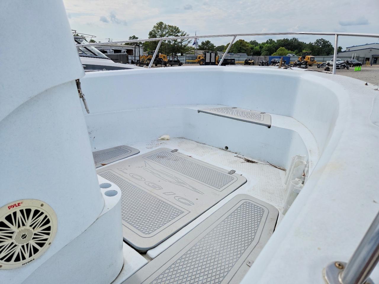 L0PGA743F101 · 2000 BOAT WTHOUT TRAILER · 5/10