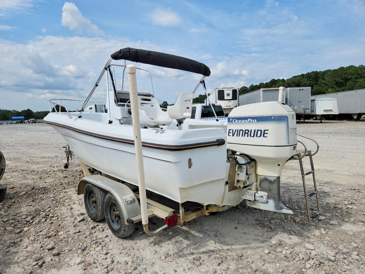 L0PGA743F101 · 2000 BOAT WTHOUT TRAILER · 3/10