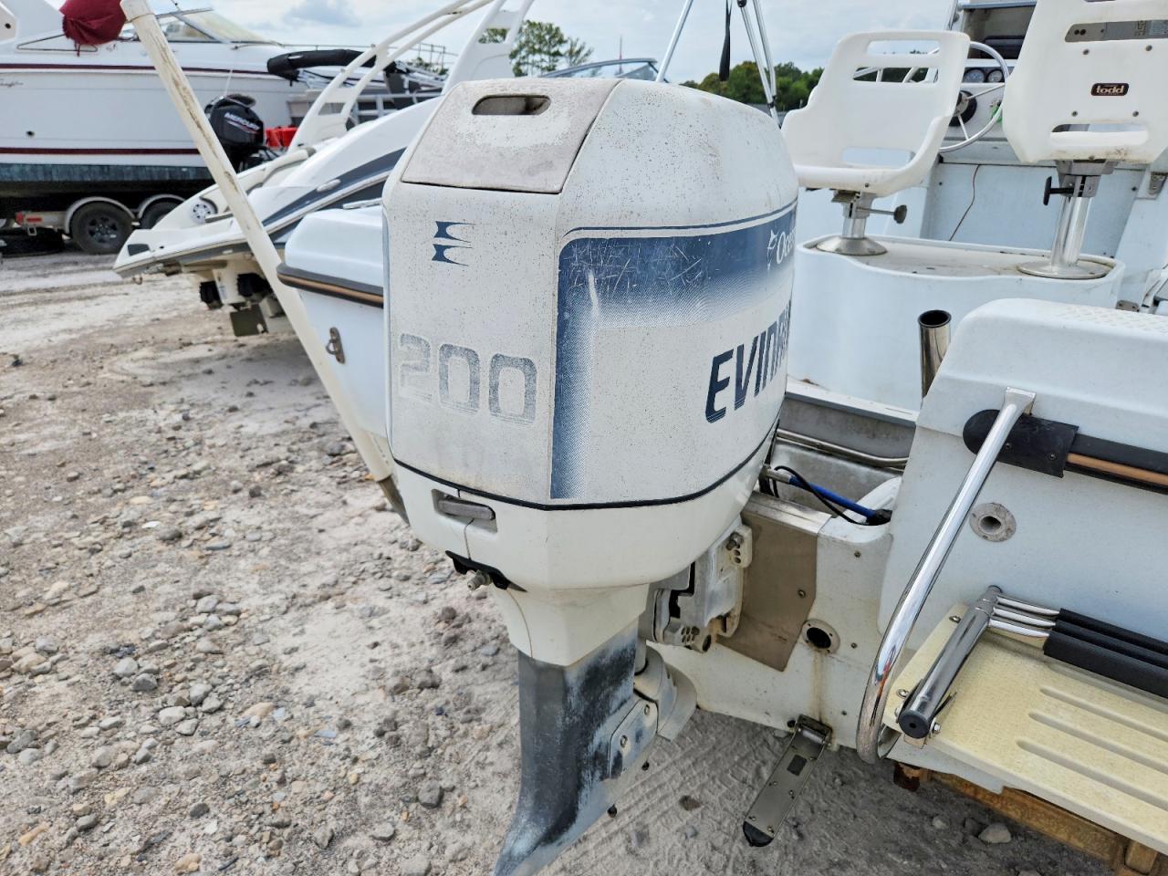 L0PGA743F101 · 2000 BOAT WTHOUT TRAILER · 7/10