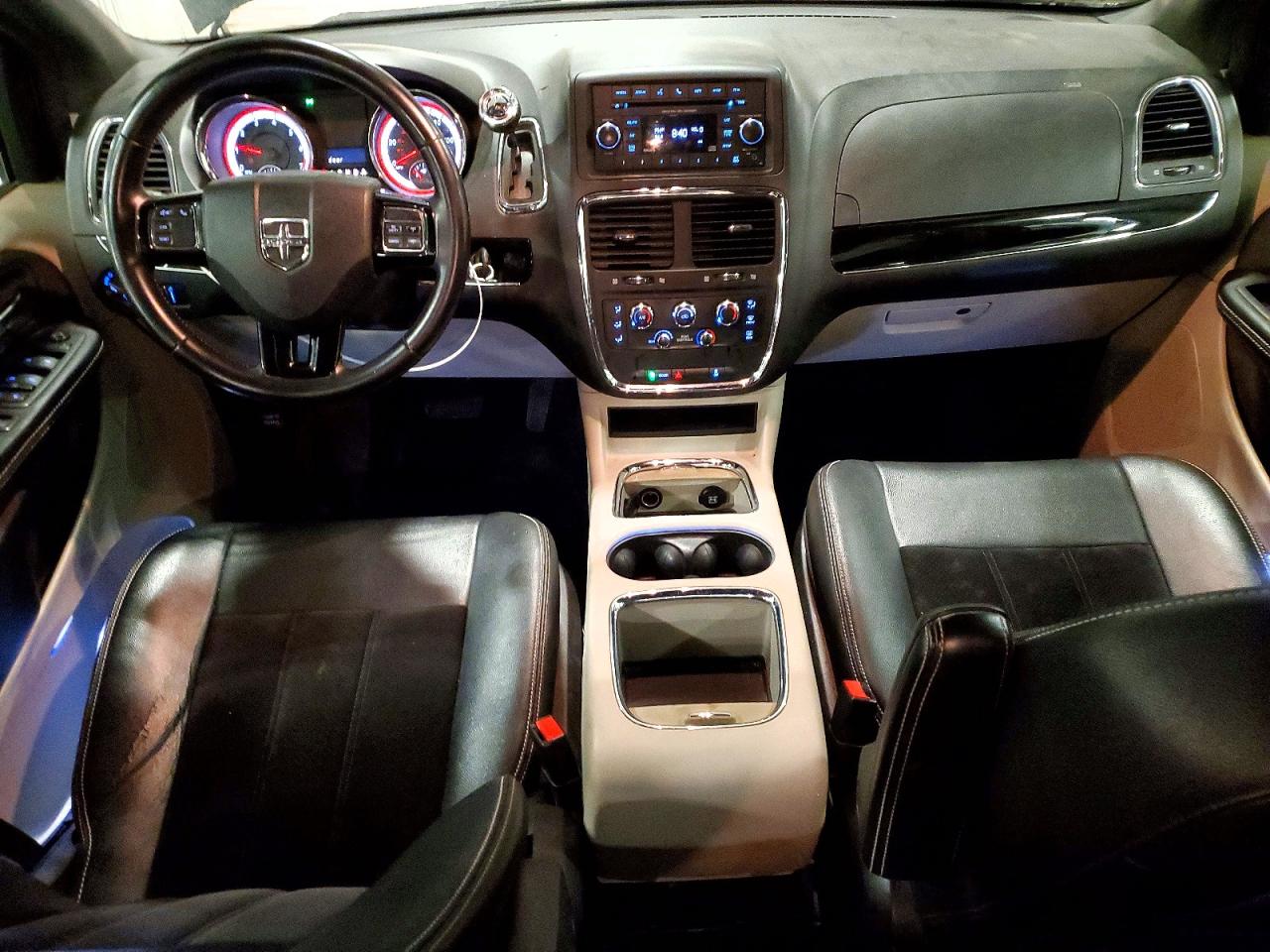 2C4RDGCG0HR554122 · 2017 DODGE GRAND CARAVAN · 8/13
