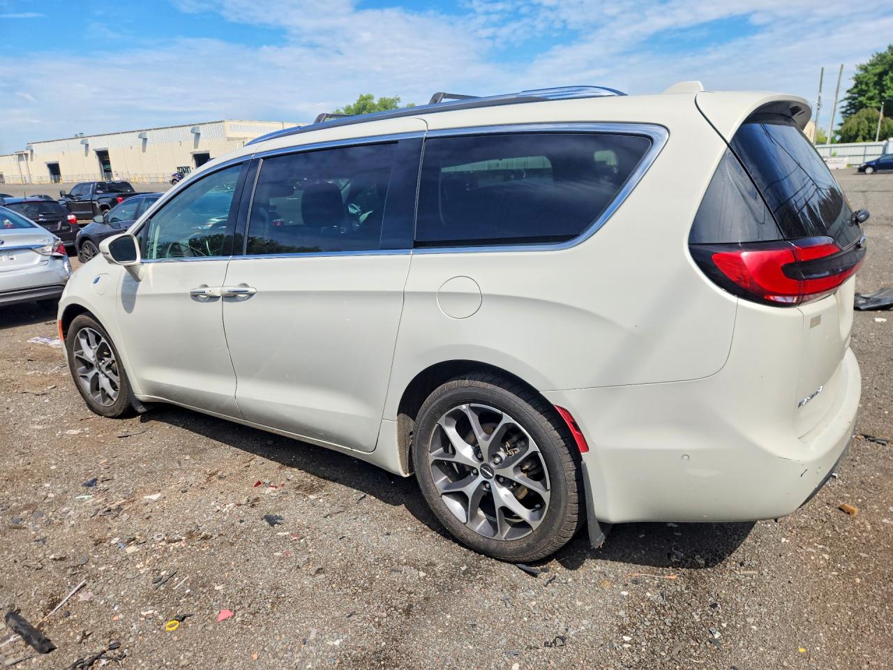 2C4RC1L74MR581060 · 2021 CHRYSLER PACIFICA · 2/13