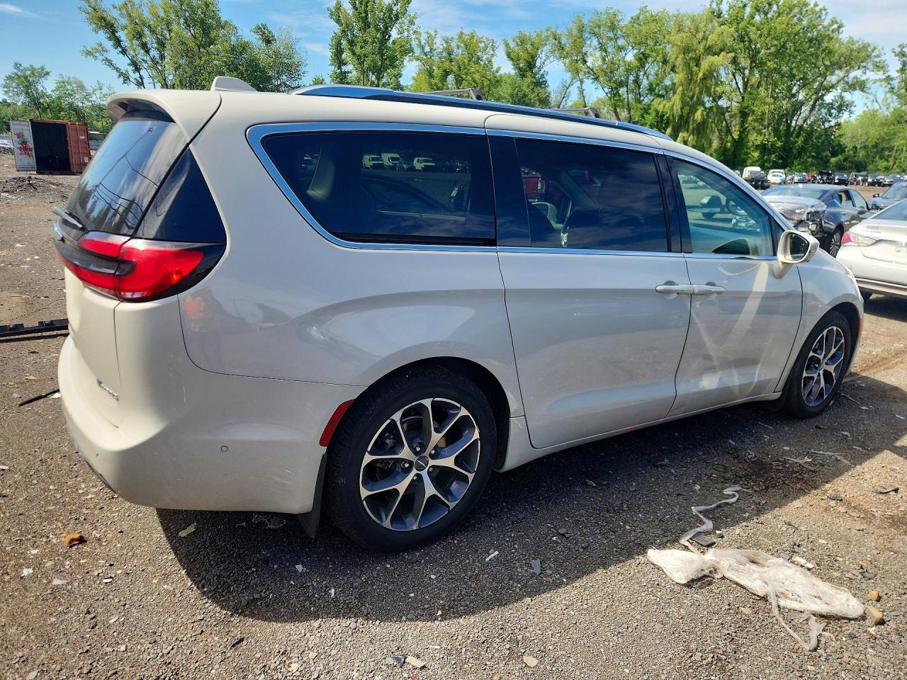 2C4RC1L74MR581060 · 2021 CHRYSLER PACIFICA · 3/13