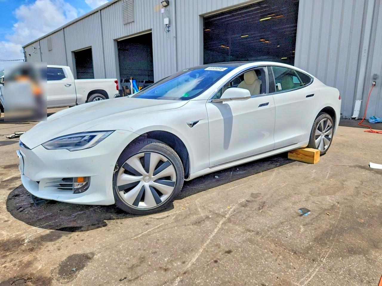 5YJSA1E20LF413337 · 2020 TESLA MODEL S