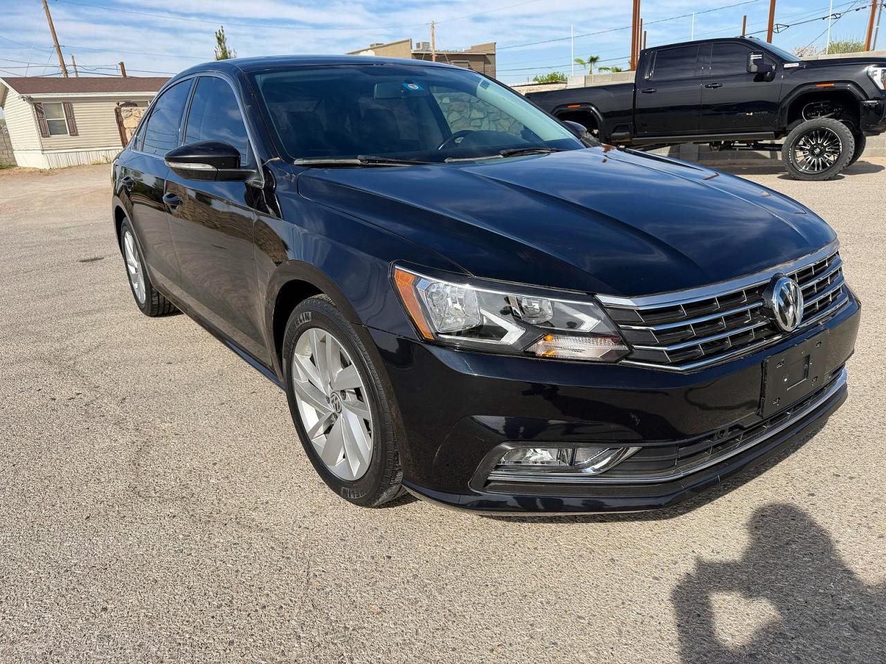 1VWBA7A33JC005519 · 2018 VOLKSWAGEN PASSAT