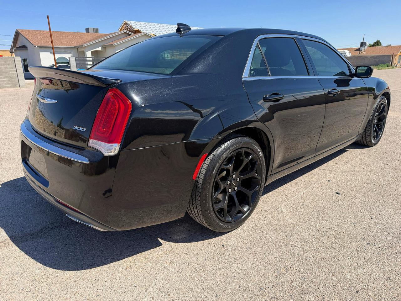 2C3CCAAG0FH785943 · 2015 CHRYSLER 300 · 4/10