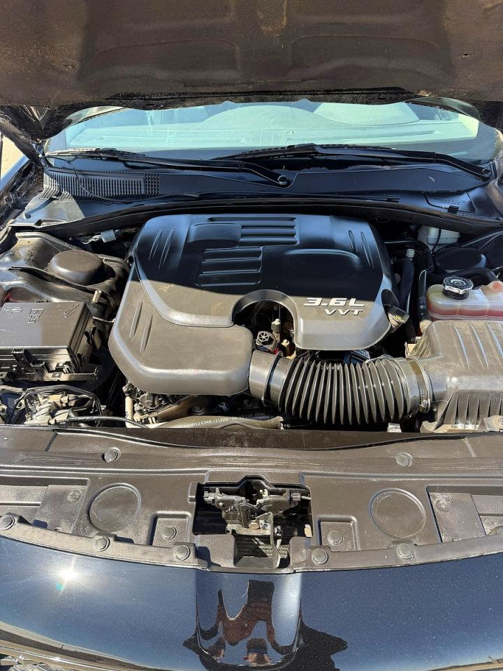 2C3CCAAG0FH785943 · 2015 CHRYSLER 300 · 7/10