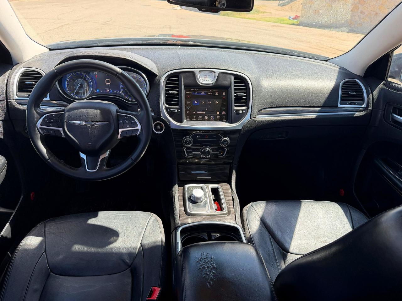 2C3CCAAG0FH785943 · 2015 CHRYSLER 300 · 9/10