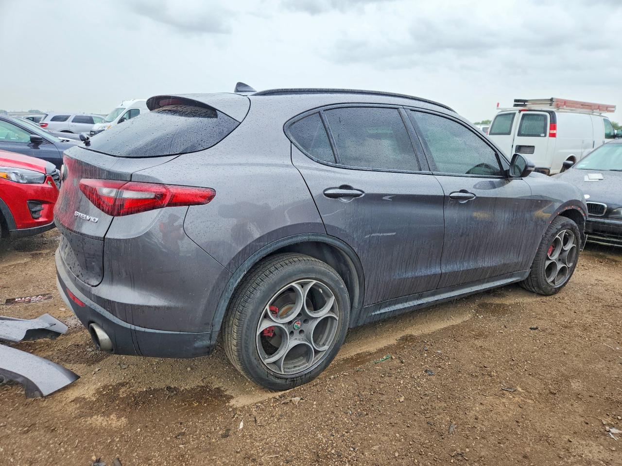 ZASFAKPN0J7C21117 · 2018 ALFA ROMEO STELVIO · 3/13