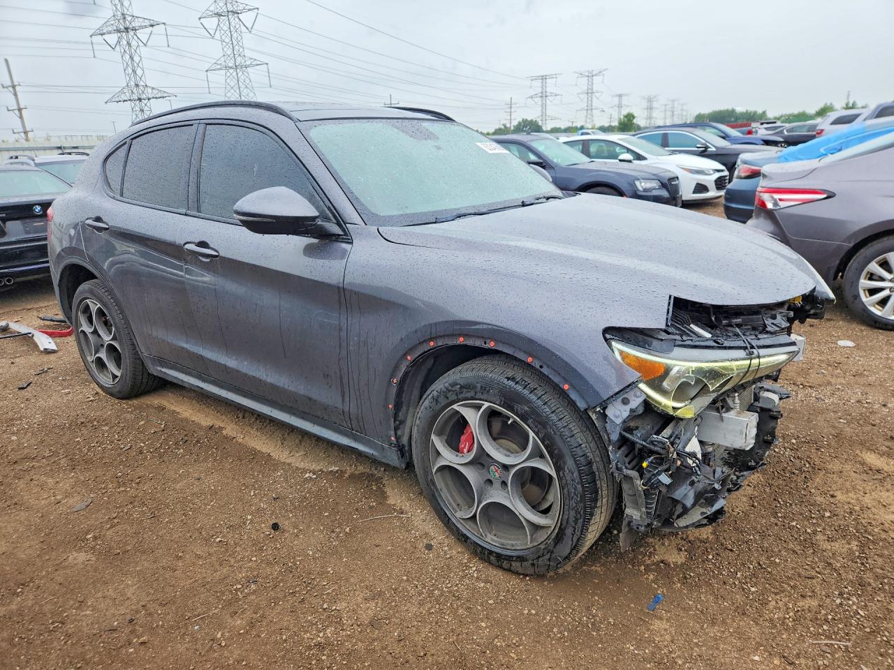 ZASFAKPN0J7C21117 · 2018 ALFA ROMEO STELVIO · 4/13