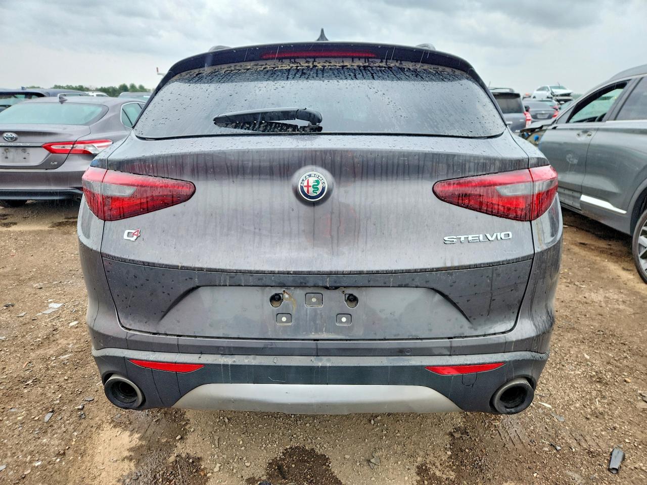 ZASFAKPN0J7C21117 · 2018 ALFA ROMEO STELVIO · 6/13