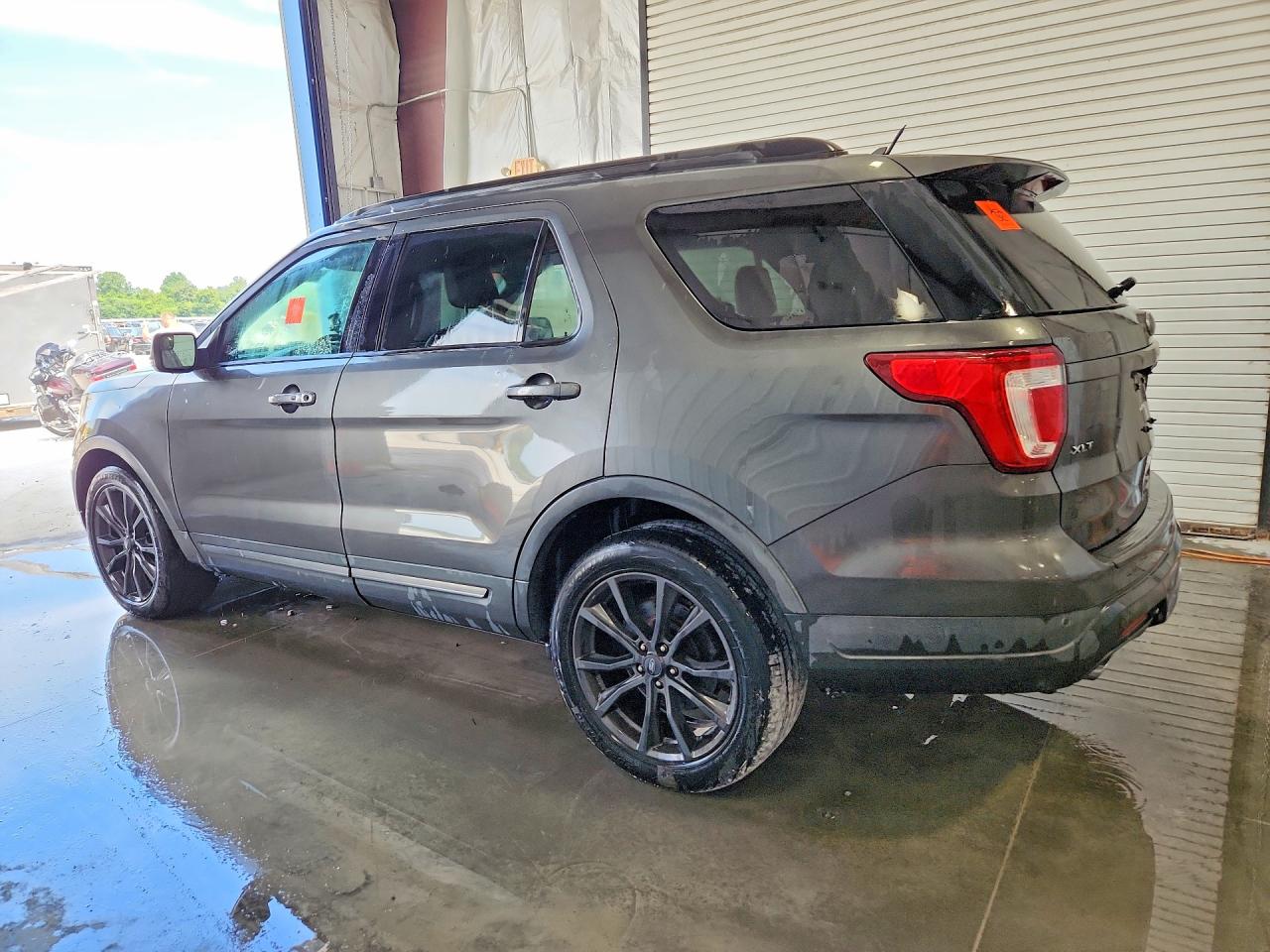 1FM5K7D82JGB30813 · 2018 FORD EXPLORER · 2/13
