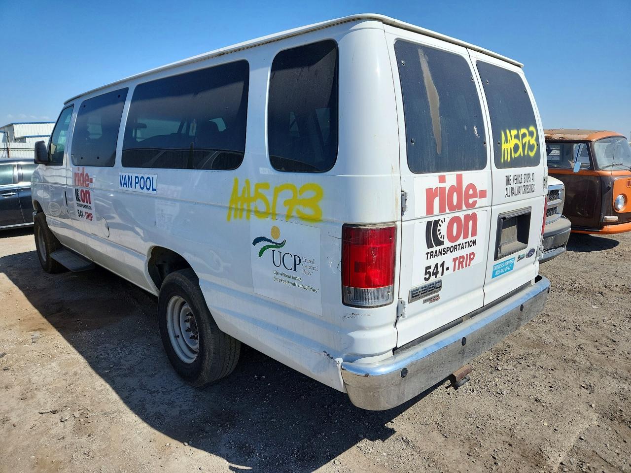 1FBSS3BL6BDB07453 · 2011 FORD ECONOLINE · 2/13