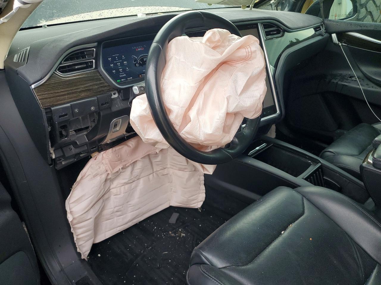 5YJXCAE43GF000898 · 2016 TESLA MODEL X · 8/14