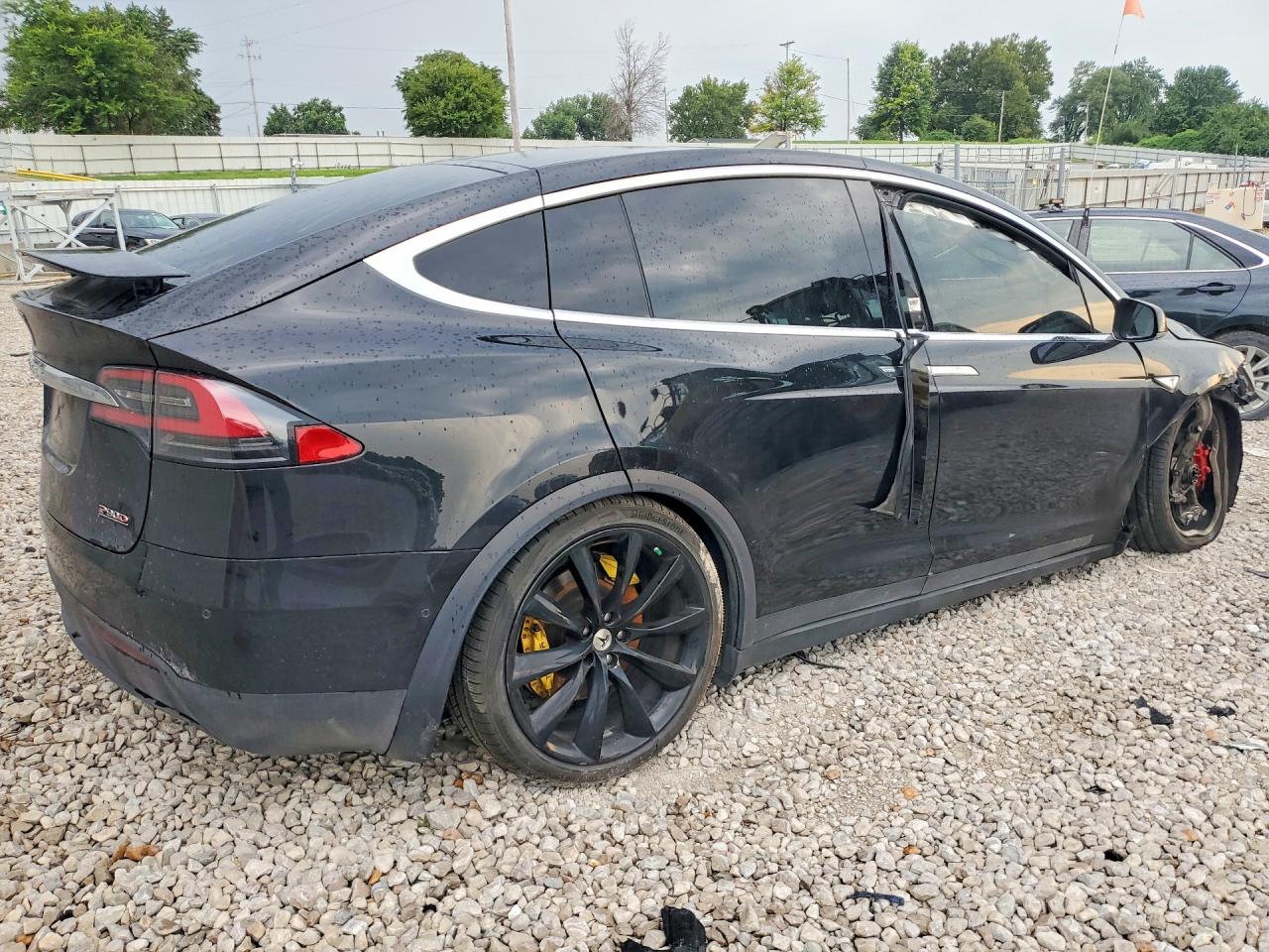 5YJXCAE43GF000898 · 2016 TESLA MODEL X · 3/14