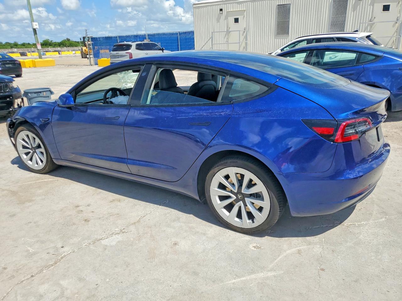 5YJ3E1EA2NF290305 · 2022 TESLA MODEL 3 · 2/12