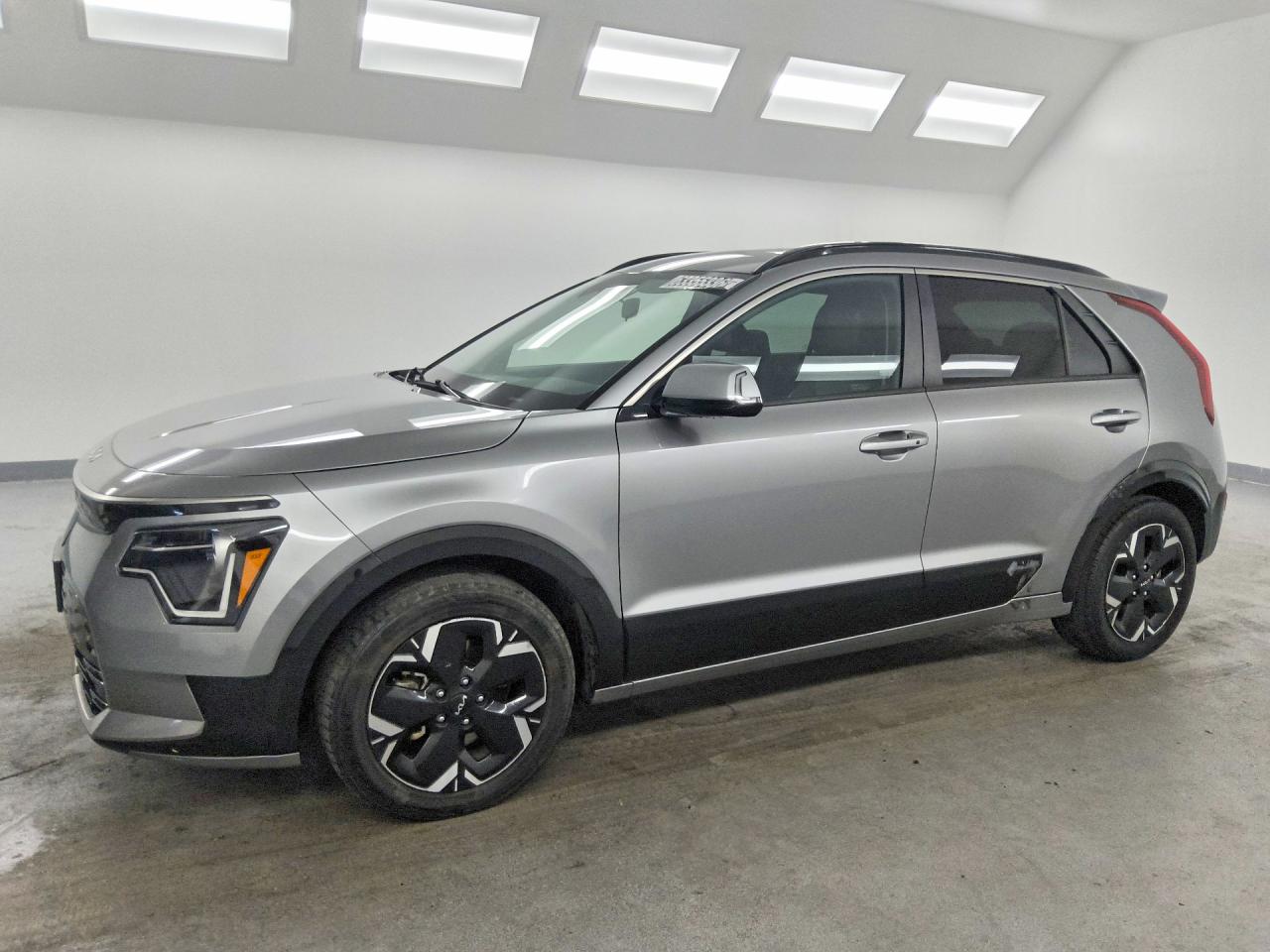 KNDCR3L18P5028599 · 2023 KIA NIRO