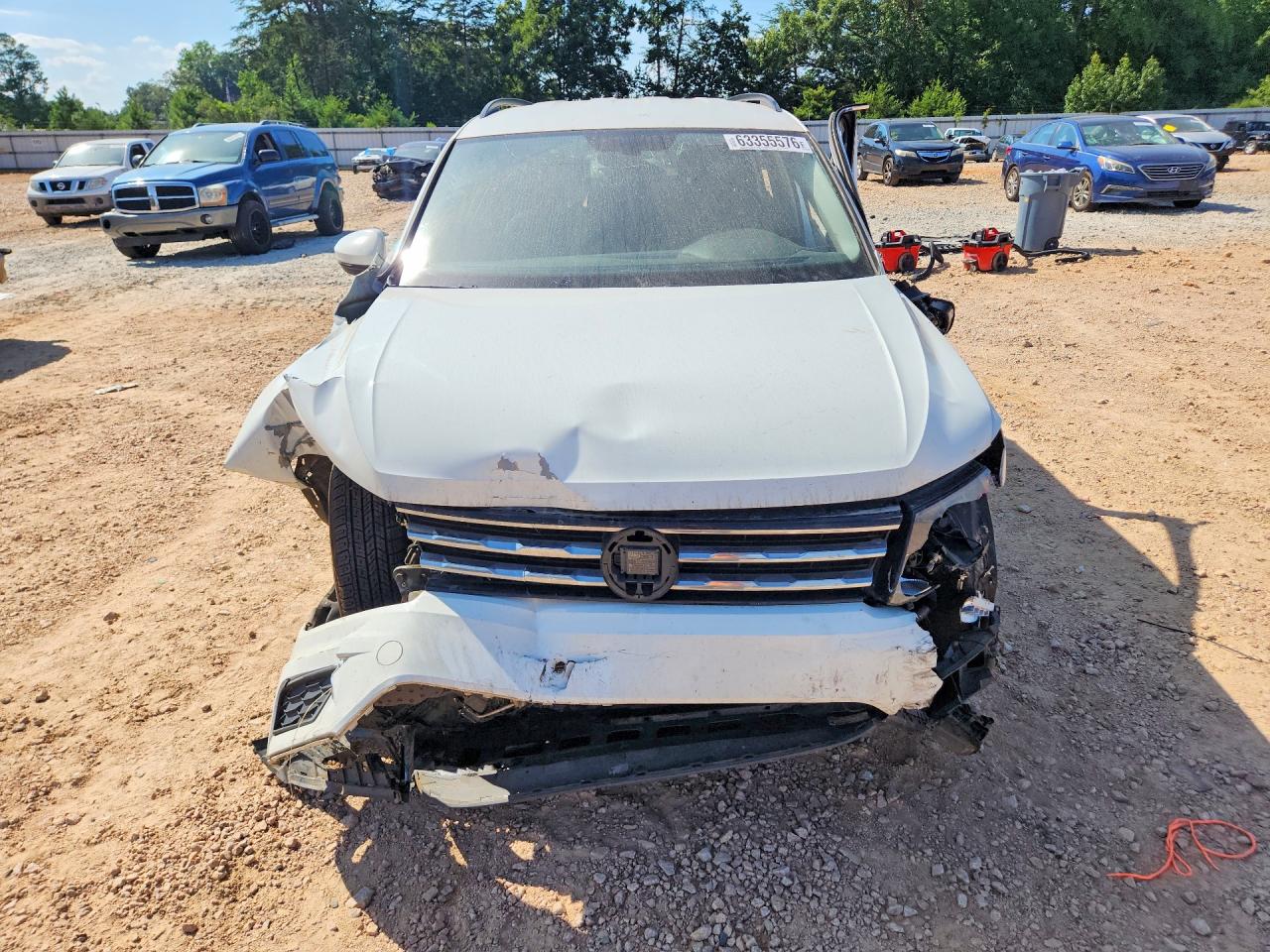 3VV3B7AX8JM031427 · 2018 VOLKSWAGEN TIGUAN · 5/13