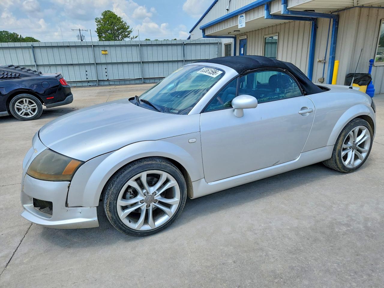 TRUUT28N411017566 · 2001 AUDI TT
