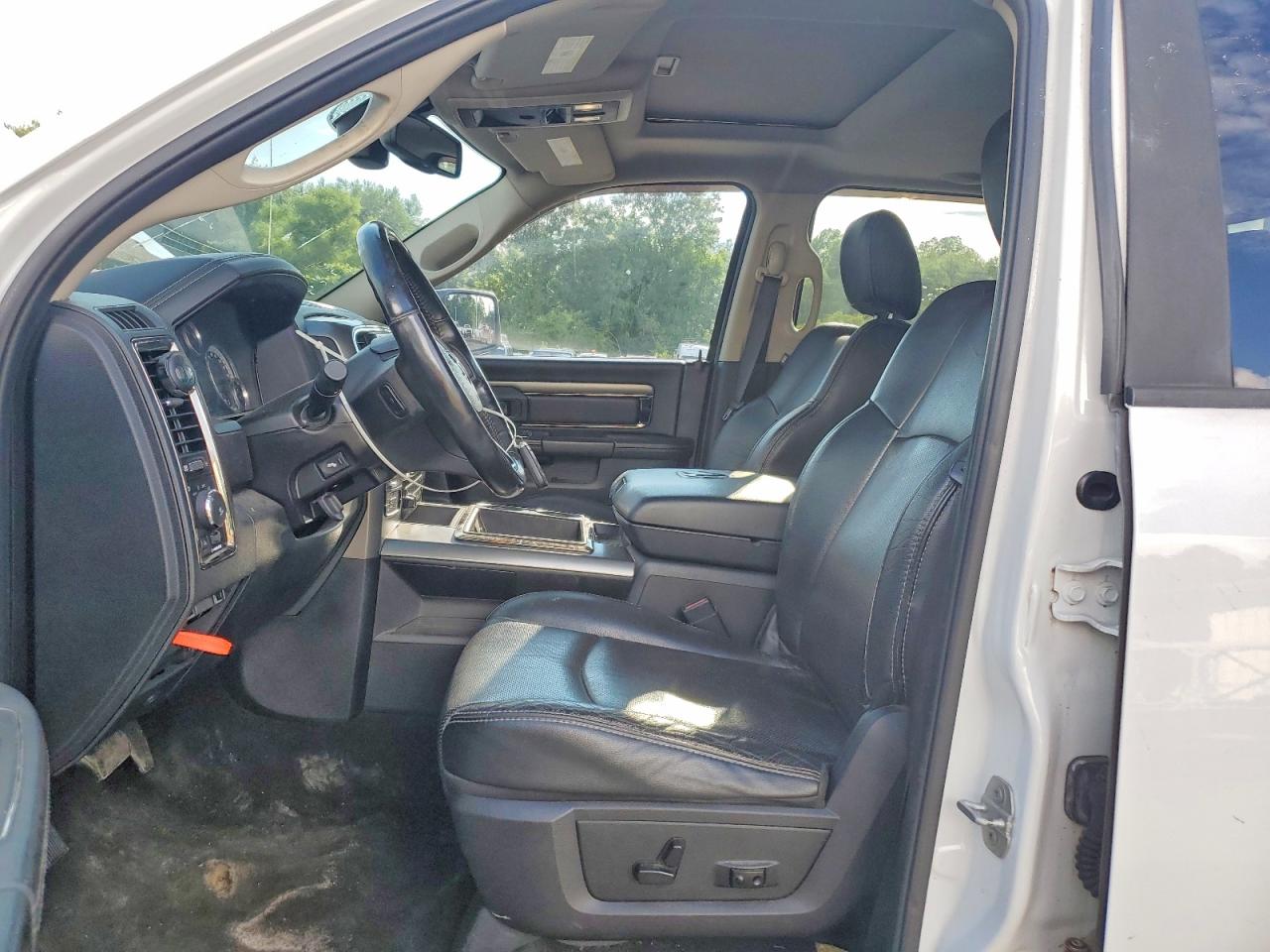 1C6RR7MT6FS558353 · 2015 RAM 1500 · 7/12