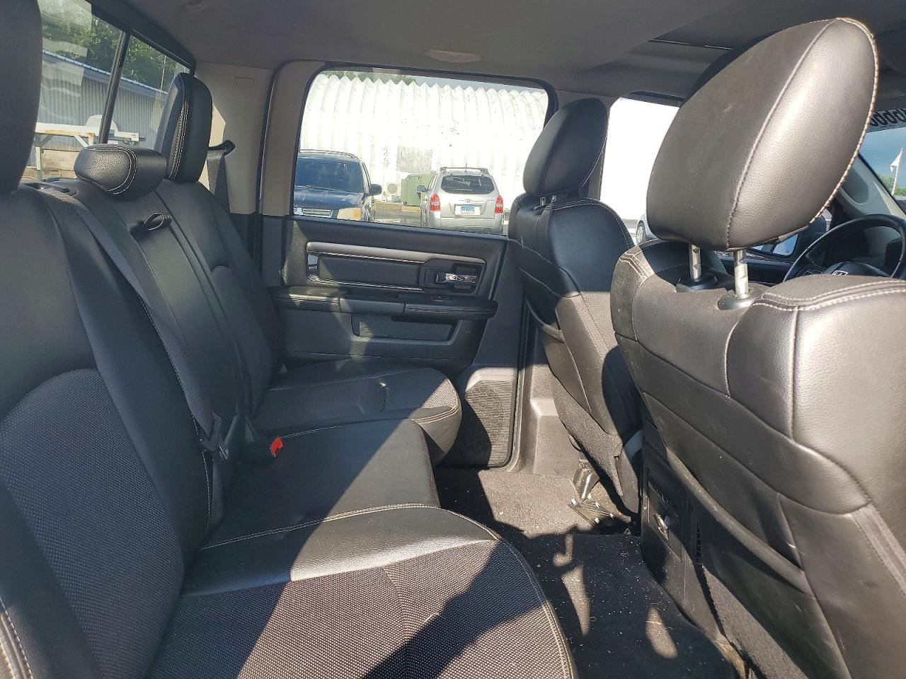 1C6RR7MT6FS558353 · 2015 RAM 1500 · 10/12