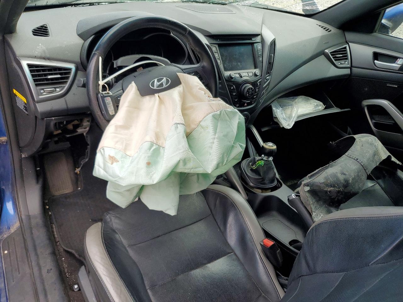 KMHTC6AE7GU291998 · 2016 HYUNDAI VELOSTER · 8/12