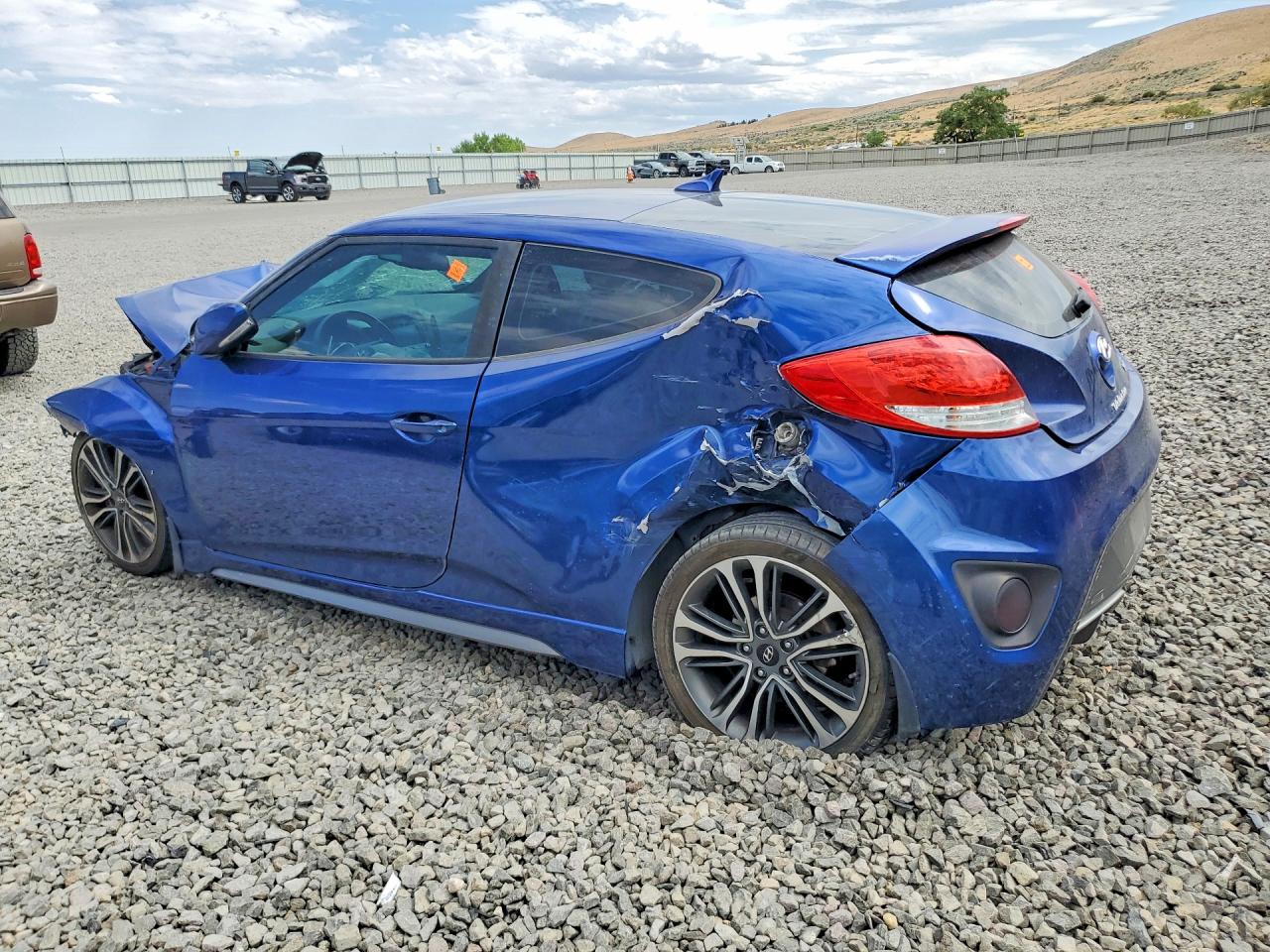 KMHTC6AE7GU291998 · 2016 HYUNDAI VELOSTER · 2/12