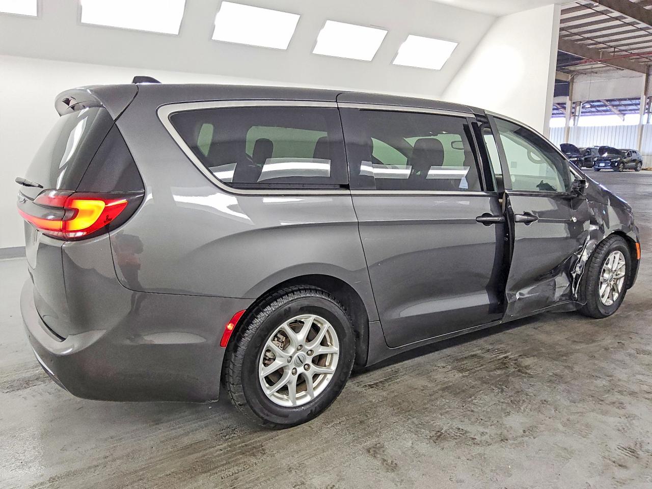 2C4RC1BG4PR529000 · 2023 CHRYSLER PACIFICA · 3/14