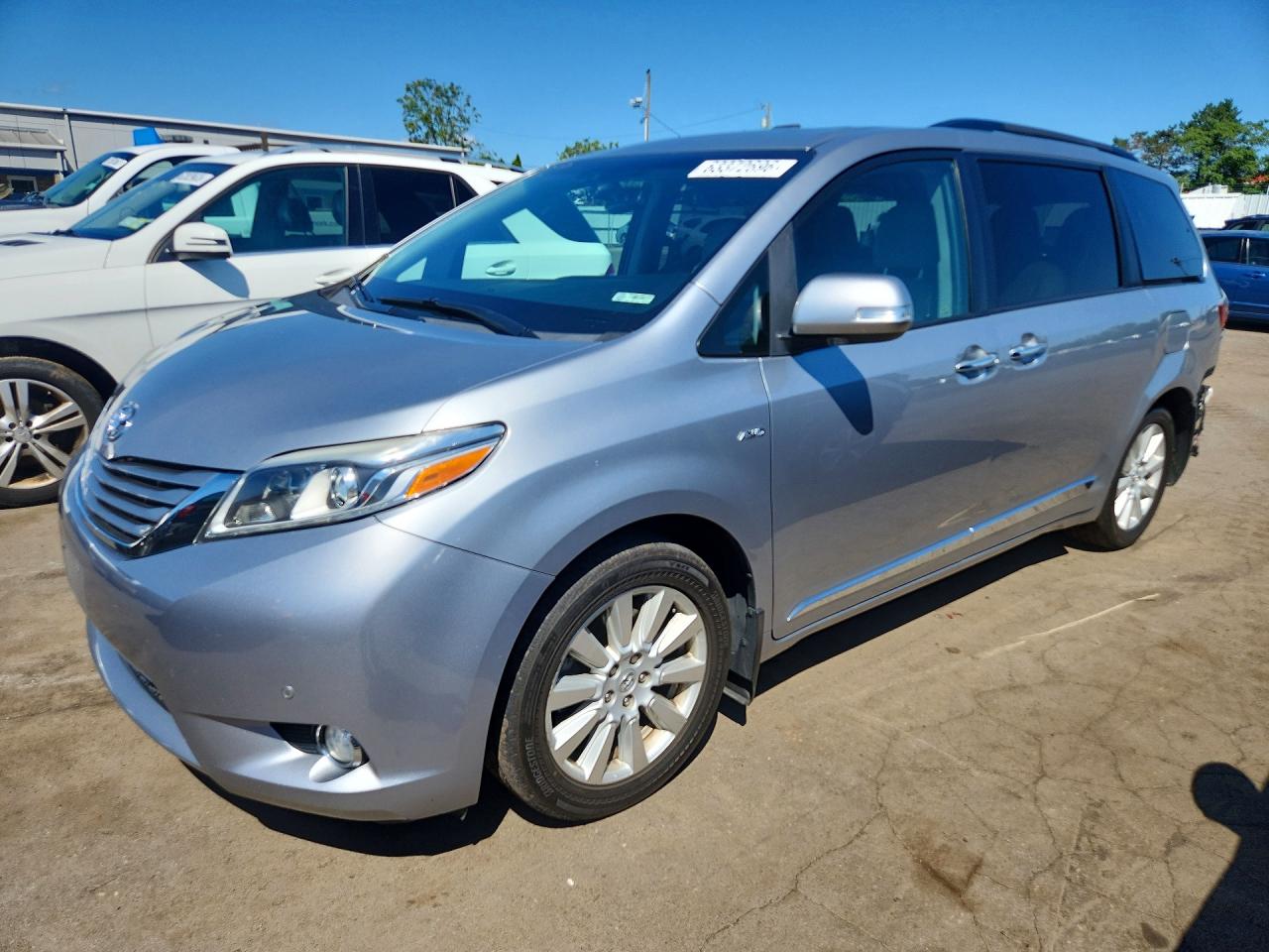 5TDDZ3DC7HS167557 · 2017 TOYOTA SIENNA