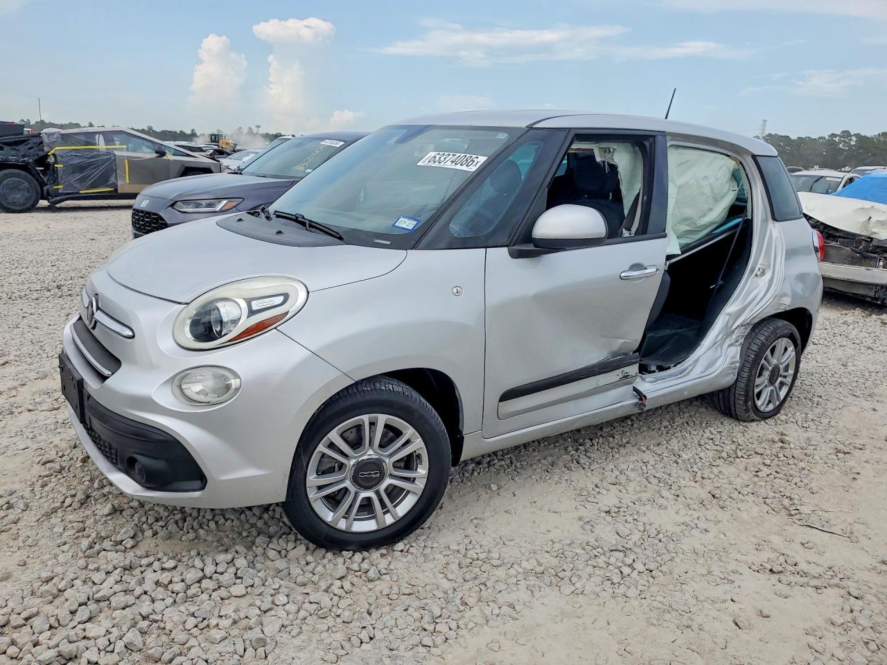 ZFBCFAAH4JZ040555 · 2018 FIAT 500L