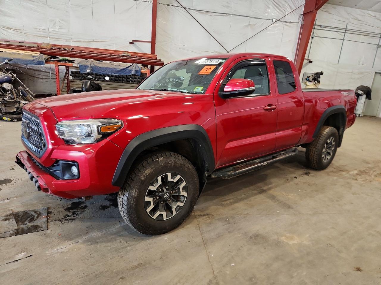 5TFSZ5AN1JX133560 · 2018 TOYOTA TACOMA