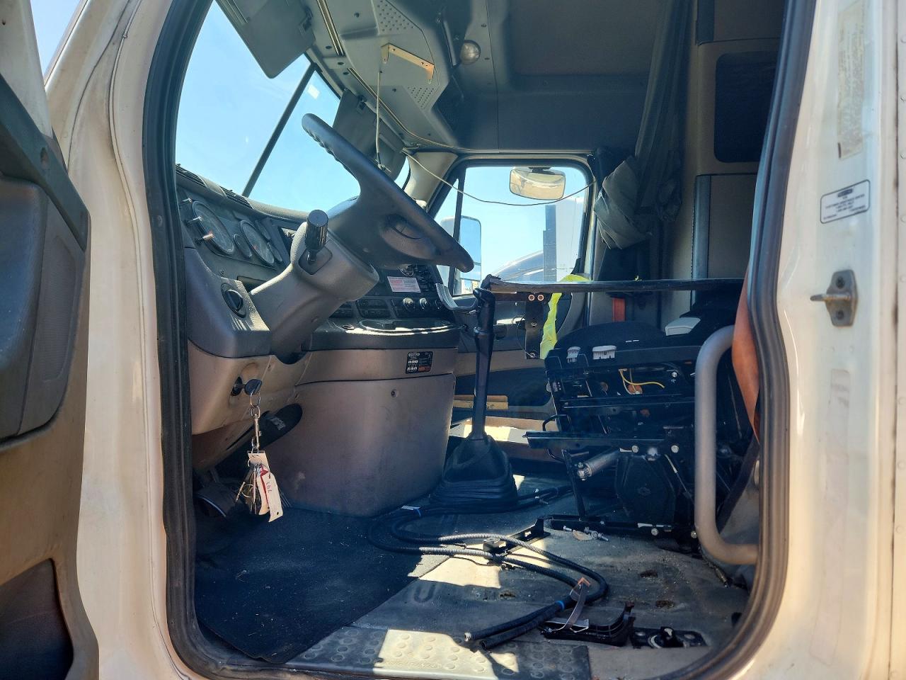 3AKJGLD53FSGR0471 · 2015 FREIGHTLINER CASCADIA · 7/13