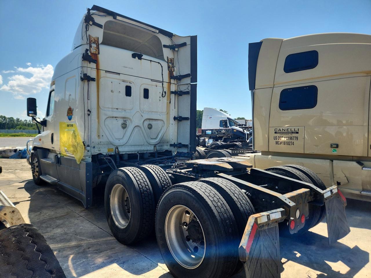 3AKJGLD53FSGR0471 · 2015 FREIGHTLINER CASCADIA · 2/13