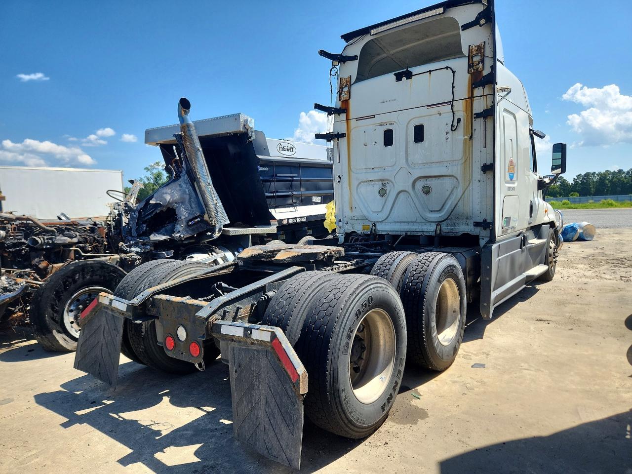 3AKJGLD53FSGR0471 · 2015 FREIGHTLINER CASCADIA · 3/13