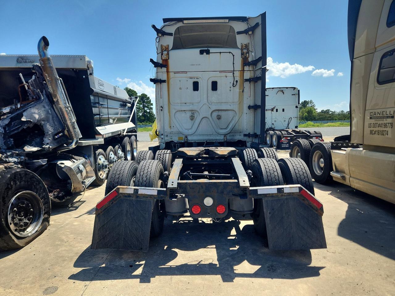 3AKJGLD53FSGR0471 · 2015 FREIGHTLINER CASCADIA · 6/13