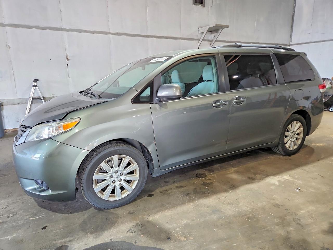 5TDJK3DCXBS007199 · 2011 TOYOTA SIENNA