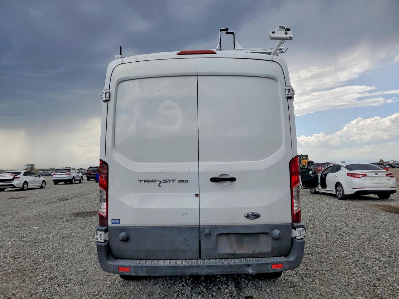1FTYR2CM8HKB25573 · 2017 FORD TRANSIT · 6/13