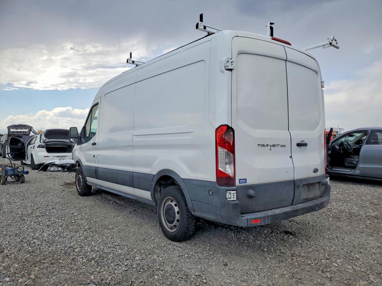 1FTYR2CM8HKB25573 · 2017 FORD TRANSIT · 2/13
