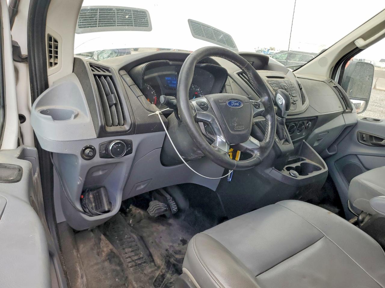 1FTYR2CM8HKB25573 · 2017 FORD TRANSIT · 8/13