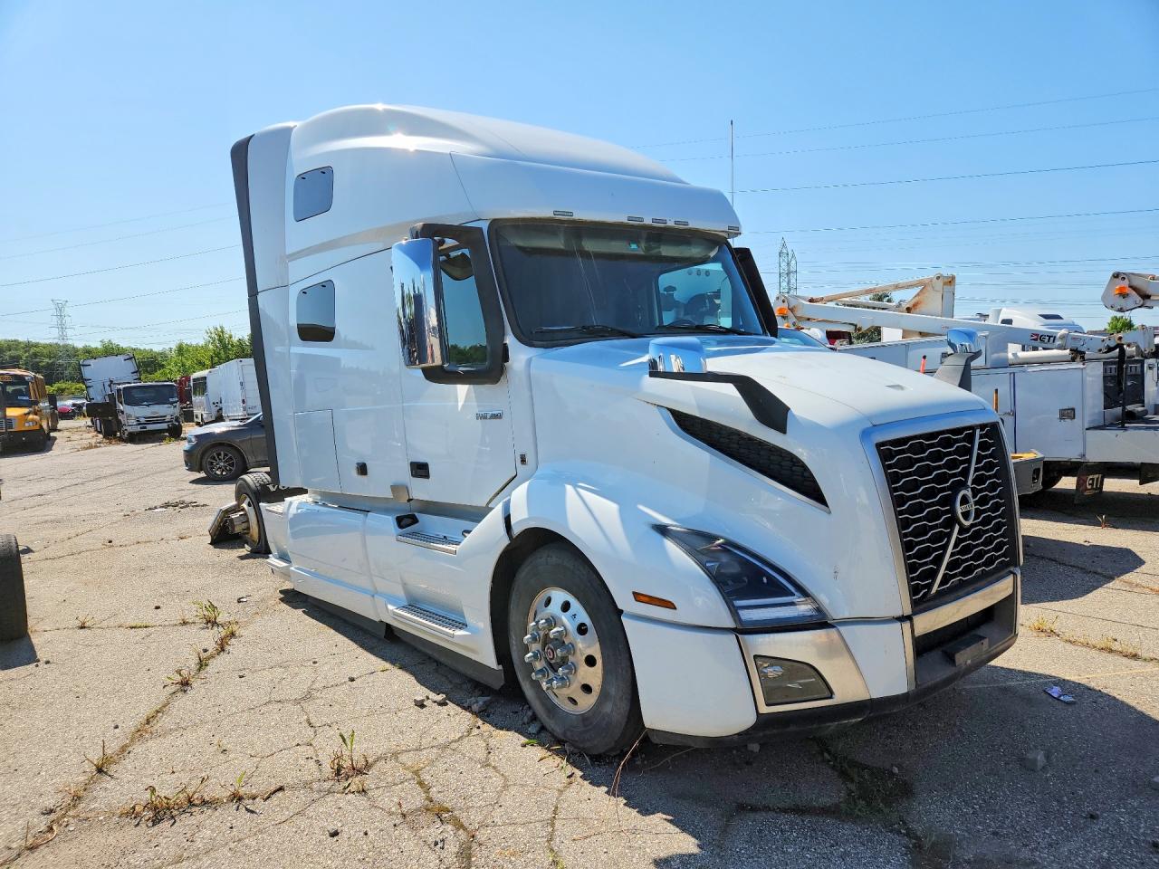 4V4NC9EH6NN296026 · 2022 VOLVO VN · 4/13