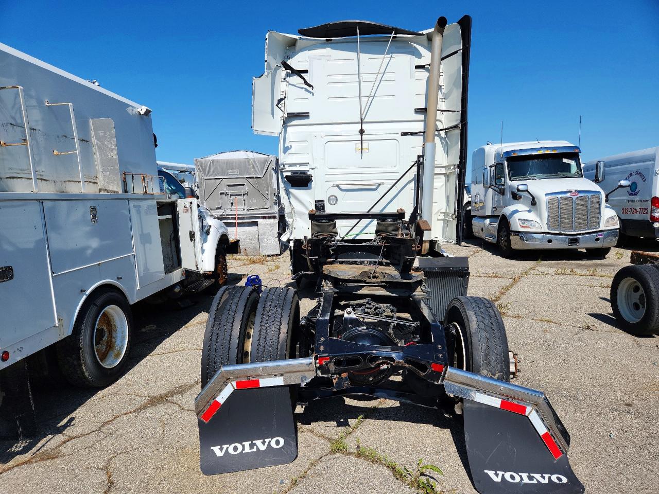 4V4NC9EH6NN296026 · 2022 VOLVO VN · 6/13
