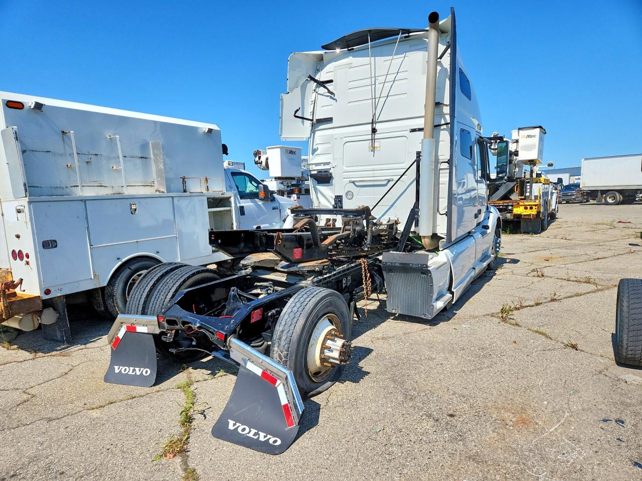 4V4NC9EH6NN296026 · 2022 VOLVO VN · 3/13