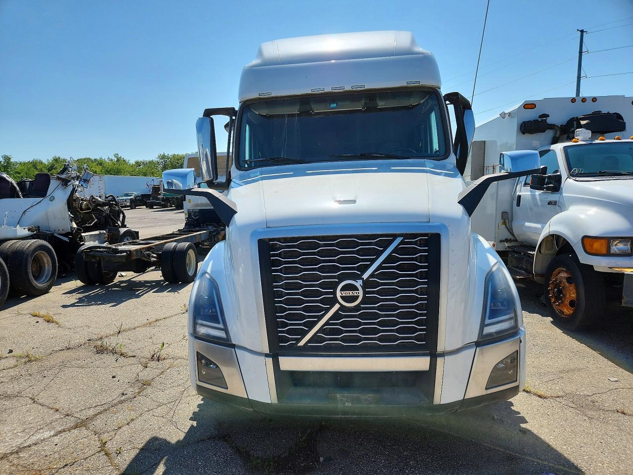 4V4NC9EH6NN296026 · 2022 VOLVO VN · 5/13