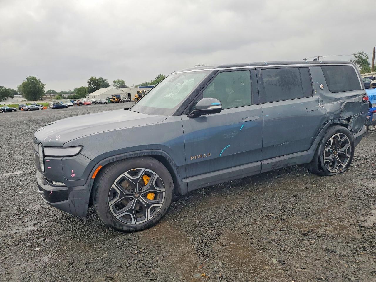 7PDSGABAXRN038845 · 2024 RIVIAN R1S